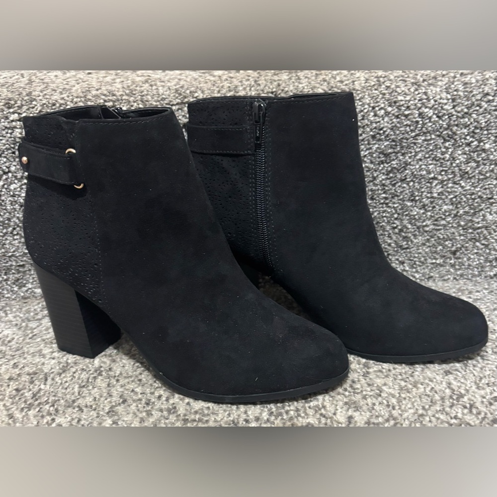 NWOT LC Lauren Conrad Black Rosehip Ankle Booties Block Heel
